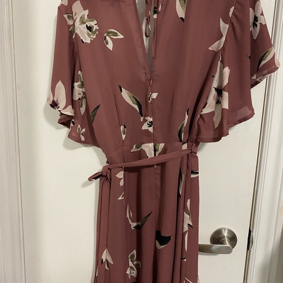 Dynamite Mauve Floral Midi Dress - Picture 3 of 3